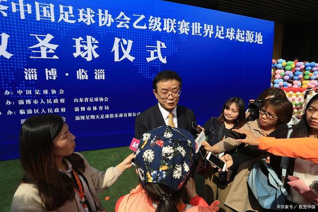 中超引发热议！短短9分钟内四次判罚争议引发球迷不满